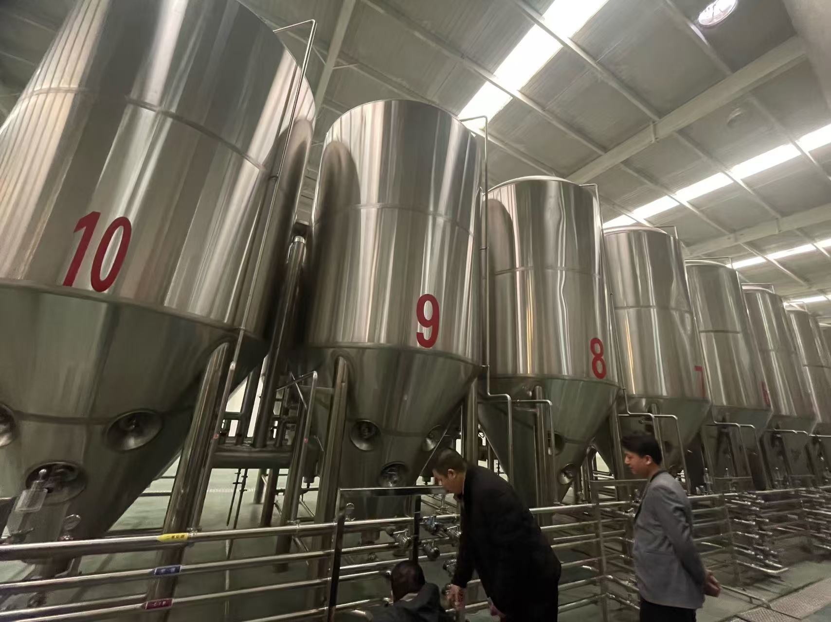 中阳精酿啤酒设备厂—平面布置、设备设计、制造、调试、培训等一条龙服务